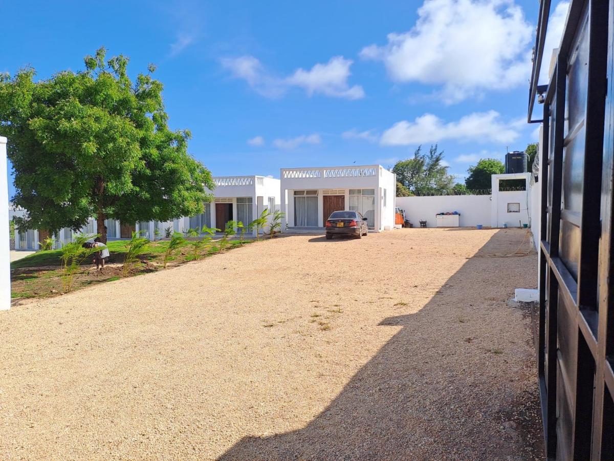 Cave Diani Holiday Apartments Диани Бийч Екстериор снимка