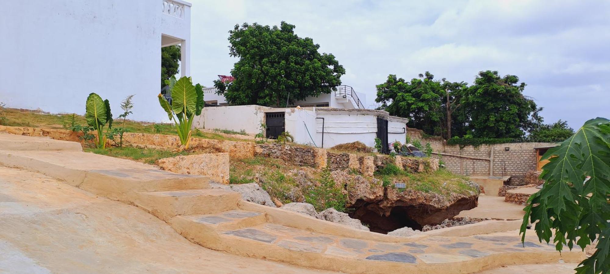 Cave Diani Holiday Apartments Диани Бийч Екстериор снимка