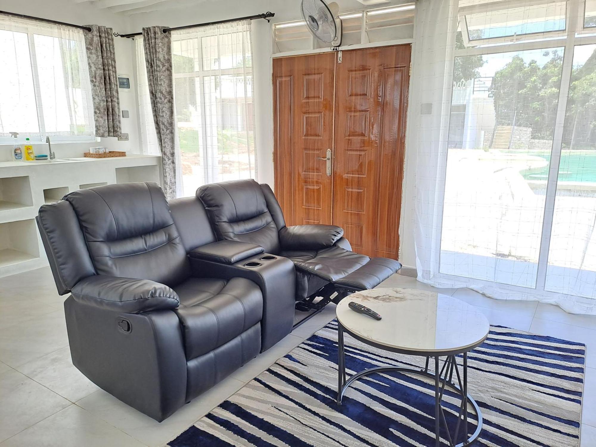 Cave Diani Holiday Apartments Диани Бийч Екстериор снимка