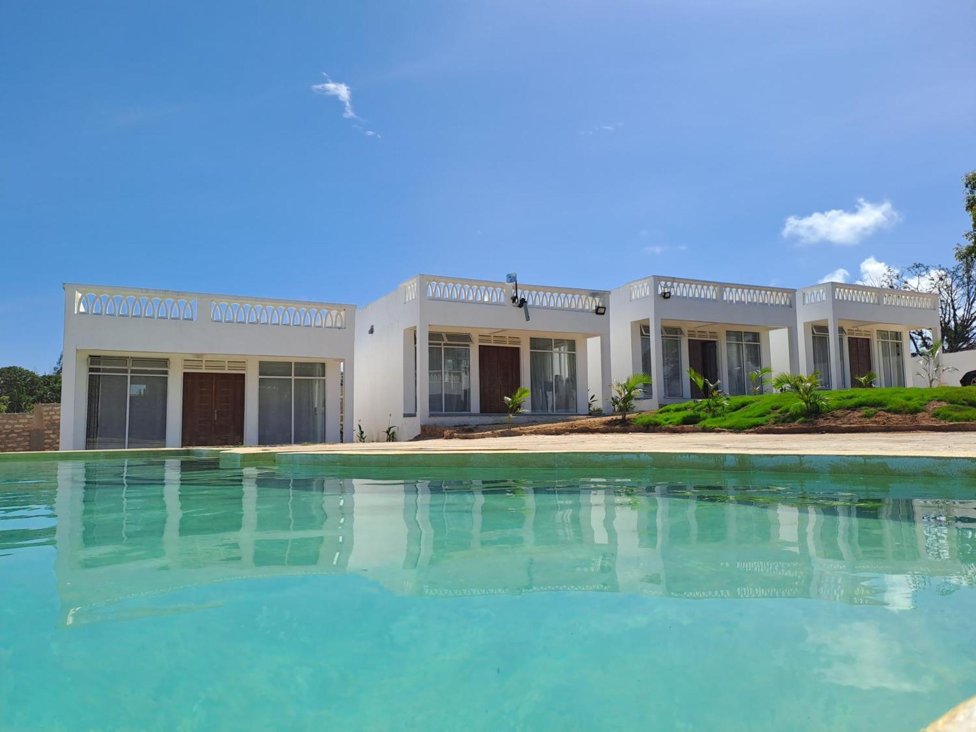Cave Diani Holiday Apartments Диани Бийч Екстериор снимка