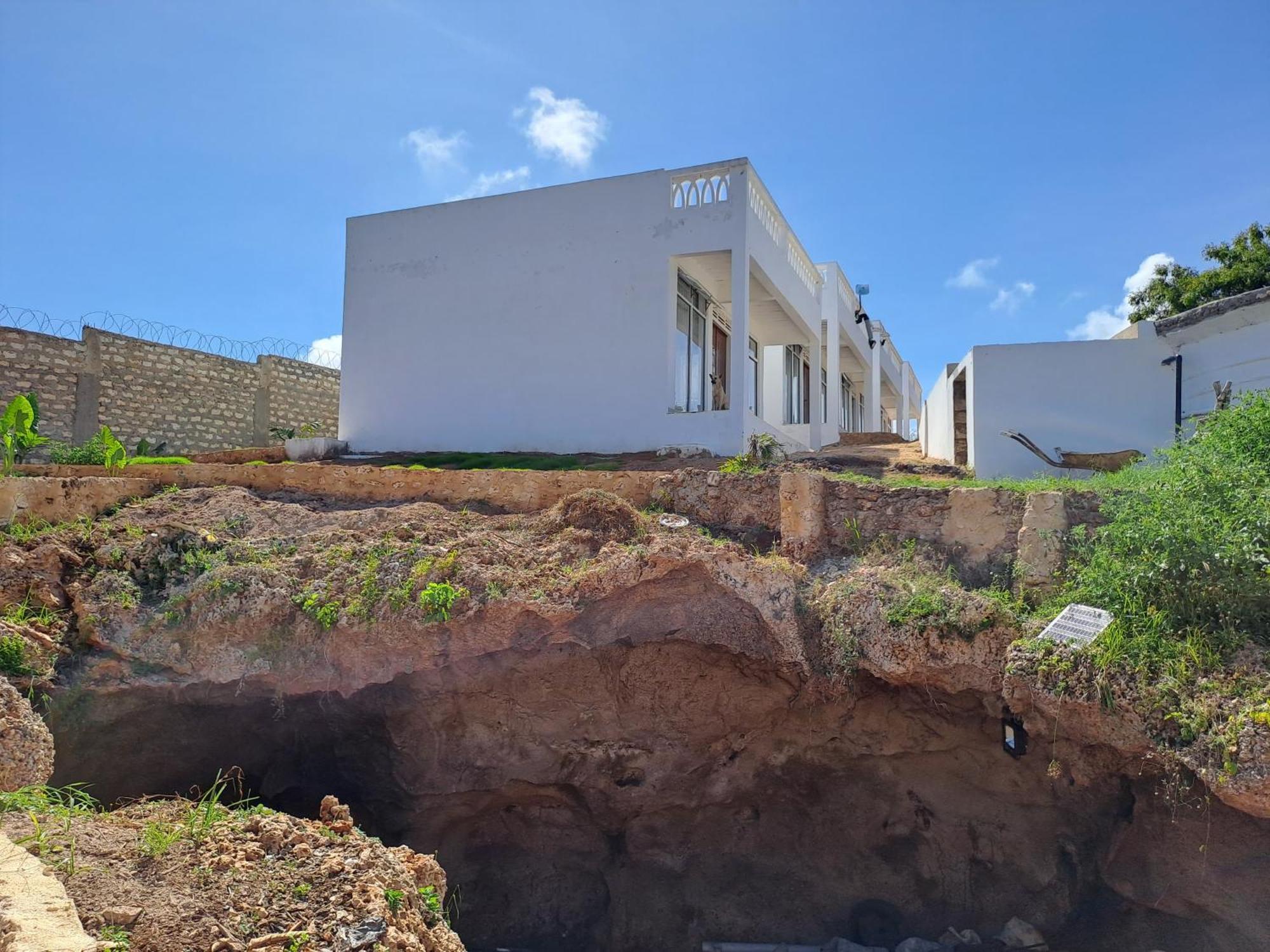 Cave Diani Holiday Apartments Диани Бийч Екстериор снимка